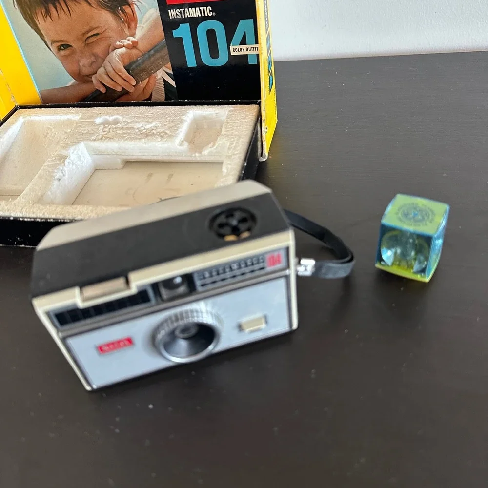 Vintage Kodak Instamatic 104 Camera Color Outfit with Box and GE Flashcube